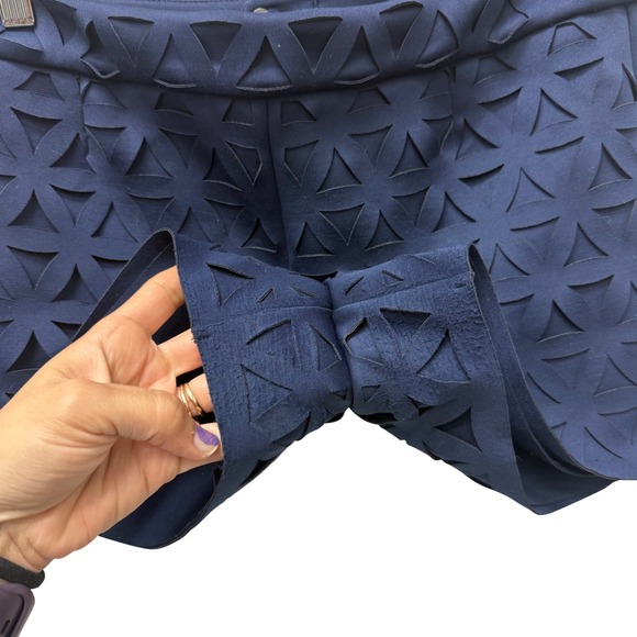 Lilly Pulitzer Navy Geometric Cutout Tailored Shorts Women Size 6 - Picture 5 of 10